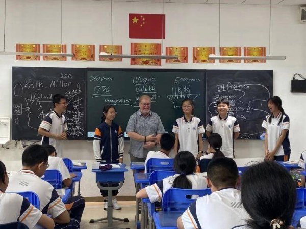 联华配资 美国访问团走进潍坊北海中学